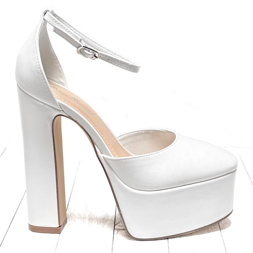 Elegant White Platform Heels - Picture 3 of 4